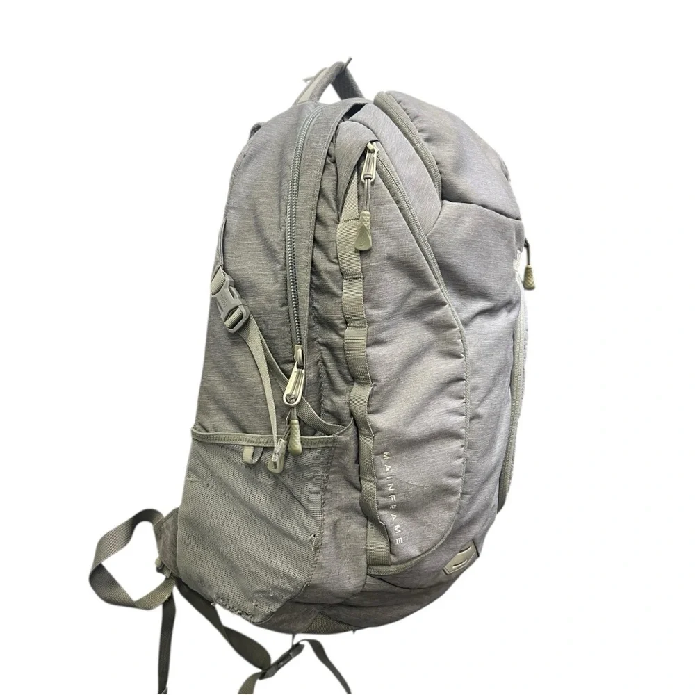 🎒 The North Face Gray “Mainntame” Backpack | Hiking Travel Daypack‎